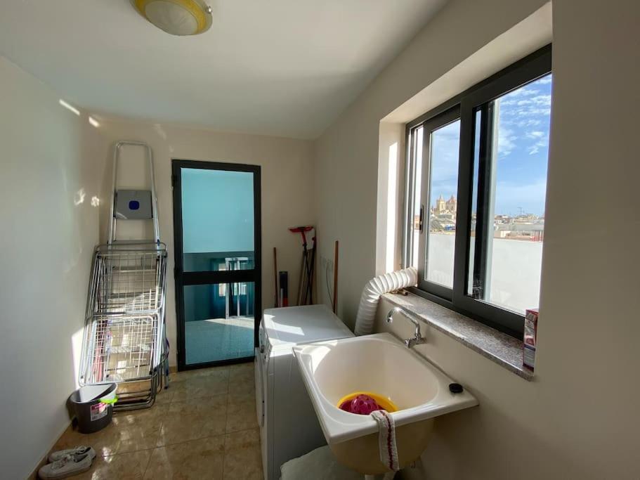 May Flower: Modern Flat Close To Airport/Bus Stops Tarxien Εξωτερικό φωτογραφία