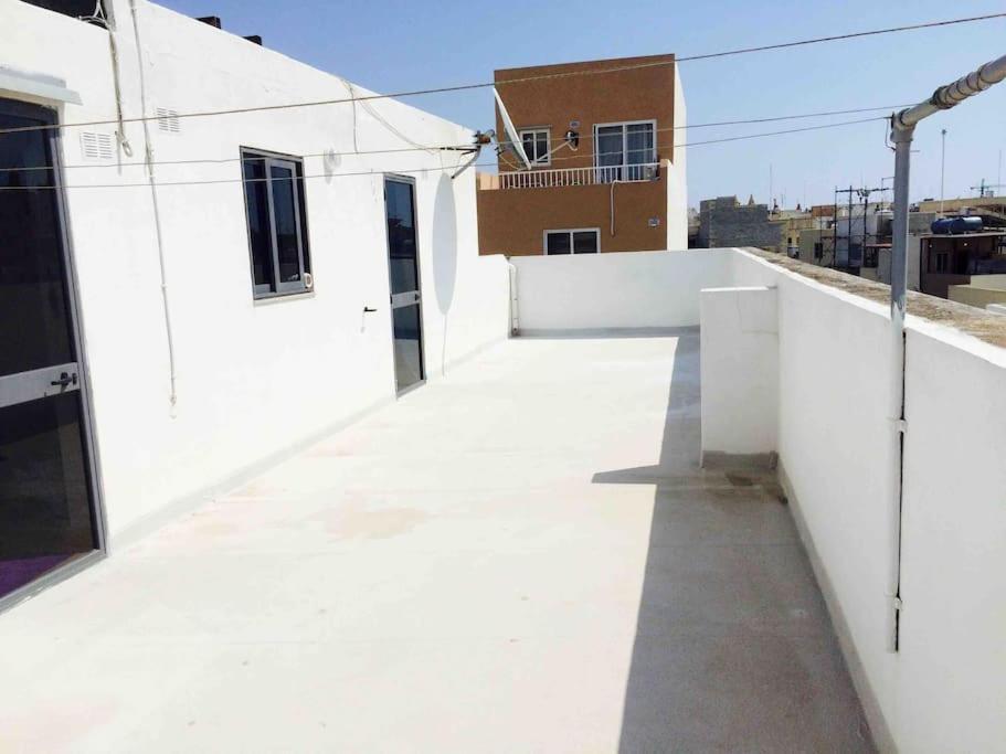 May Flower: Modern Flat Close To Airport/Bus Stops Tarxien Εξωτερικό φωτογραφία