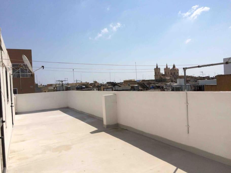 May Flower: Modern Flat Close To Airport/Bus Stops Tarxien Εξωτερικό φωτογραφία
